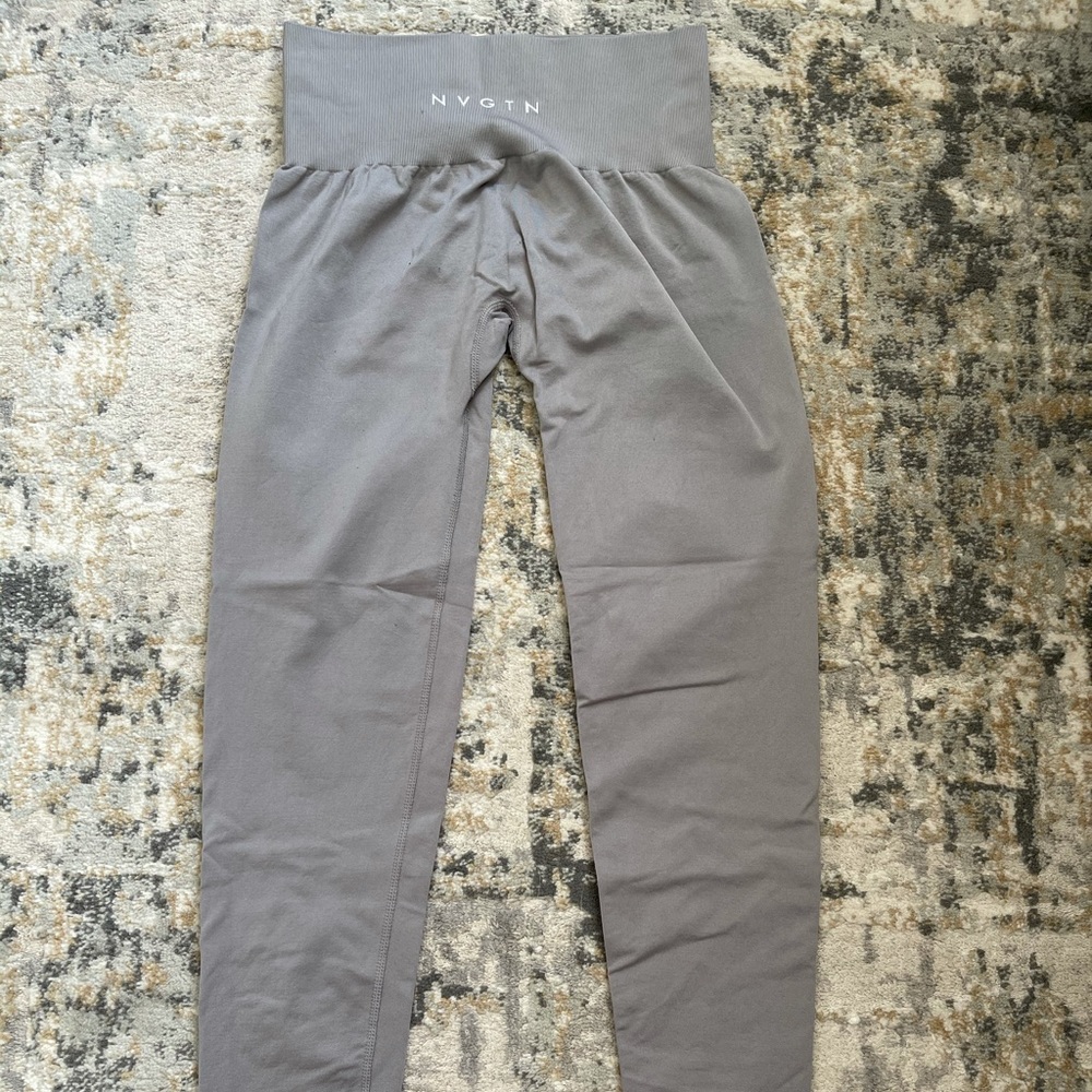 NVGTN LEGGINGS NEVER USED.